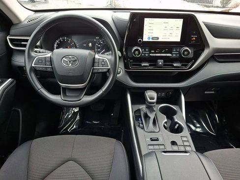 Used 2024 Toyota Highlander LE image 12
