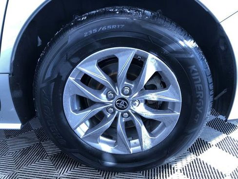 Certified 2024 Toyota Sienna XLE image 16