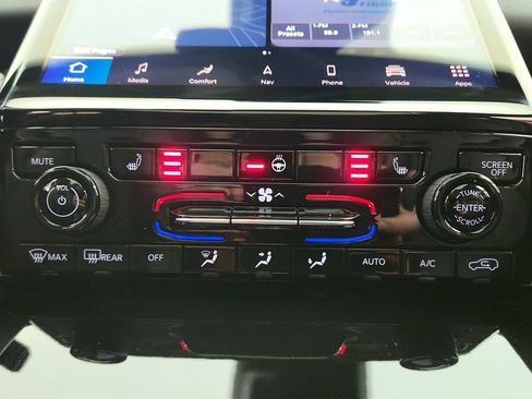 Used 2023 Jeep Grand Cherokee 4WD 4xe image 18