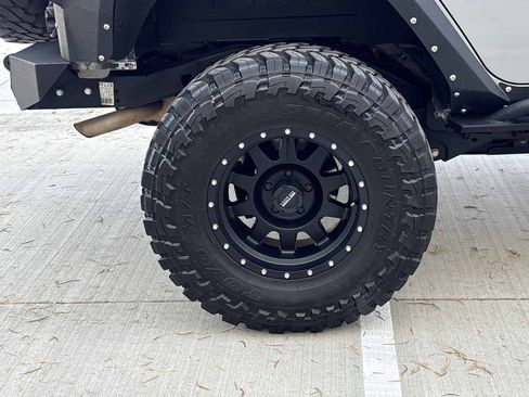 Used 2016 Jeep Wrangler Unlimited Rubicon AWD/4WD image 9