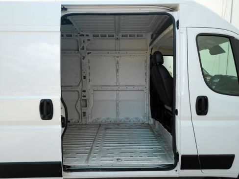 Used 2025 RAM ProMaster 2500 w/ Convenience Group FWD image 5