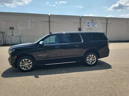 Used 2023 Chevrolet Suburban Premier AWD/4WD image 20