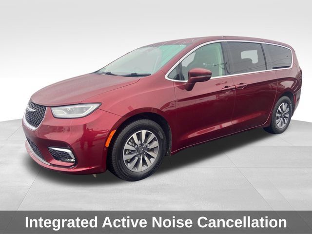 Used 2022 Chrysler Pacifica Touring-L w/ Uconnect Theater Family Group FWD image 8