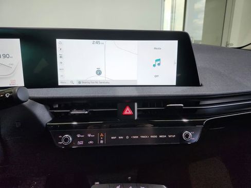 Certified 2024 Kia EV6 Light AWD/4WD image 17
