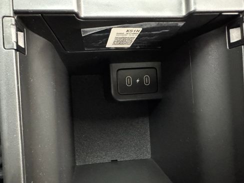 Used 2024 Hyundai Ioniq 6 Limited image 32