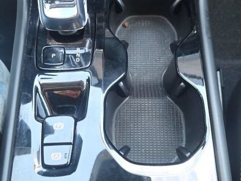 Used 2023 Volvo XC40 B5 Plus AWD/4WD image 34