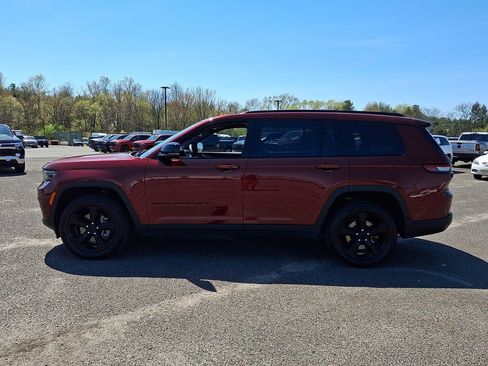 Used 2024 Jeep Grand Cherokee L Altitude AWD/4WD image 7
