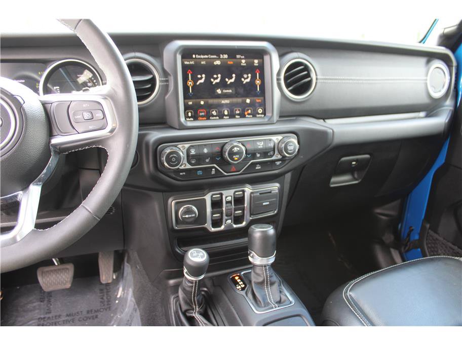 Used 2023 Jeep Wrangler Unlimited Sahara w/ Cold Weather Group AWD/4WD image 19