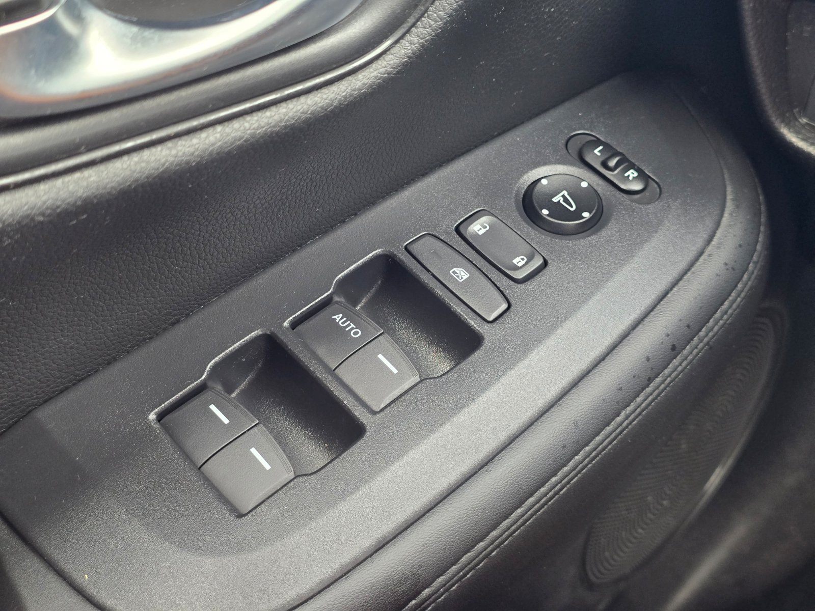 Used 2025 Honda HR-V LX image 24