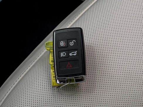 Used 2025 Land Rover Range Rover SE AWD/4WD image 54