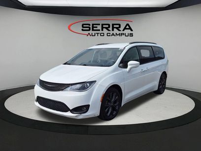 Used 2018 Chrysler Pacifica Touring-L w/ Premium Audio Group