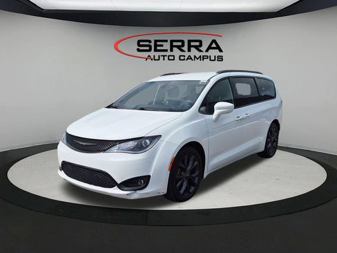 Used 2018 Chrysler Pacifica Touring-L w/ Premium Audio Group FWD image 1