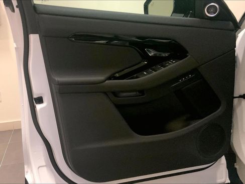 New 2026 Land Rover Range Rover Evoque Dynamic SE image 10