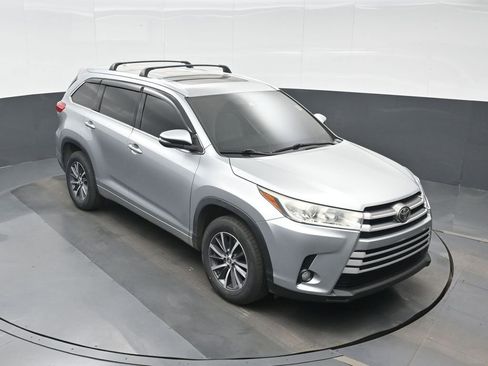 Used 2018 Toyota Highlander XLE FWD image 24