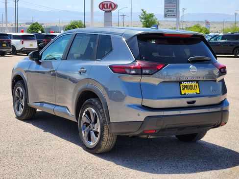 Used 2024 Nissan Rogue SV FWD image 3