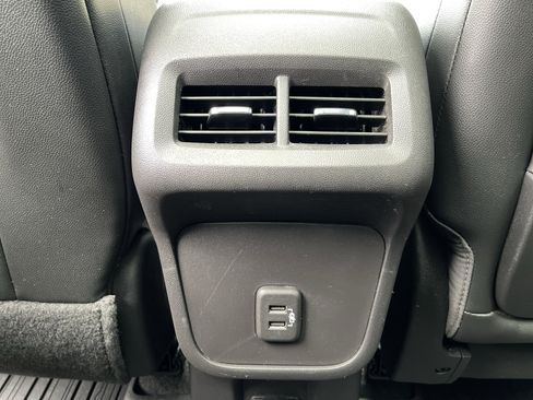 Used 2024 GMC Terrain SLT w/ Infotainment Package II image 43