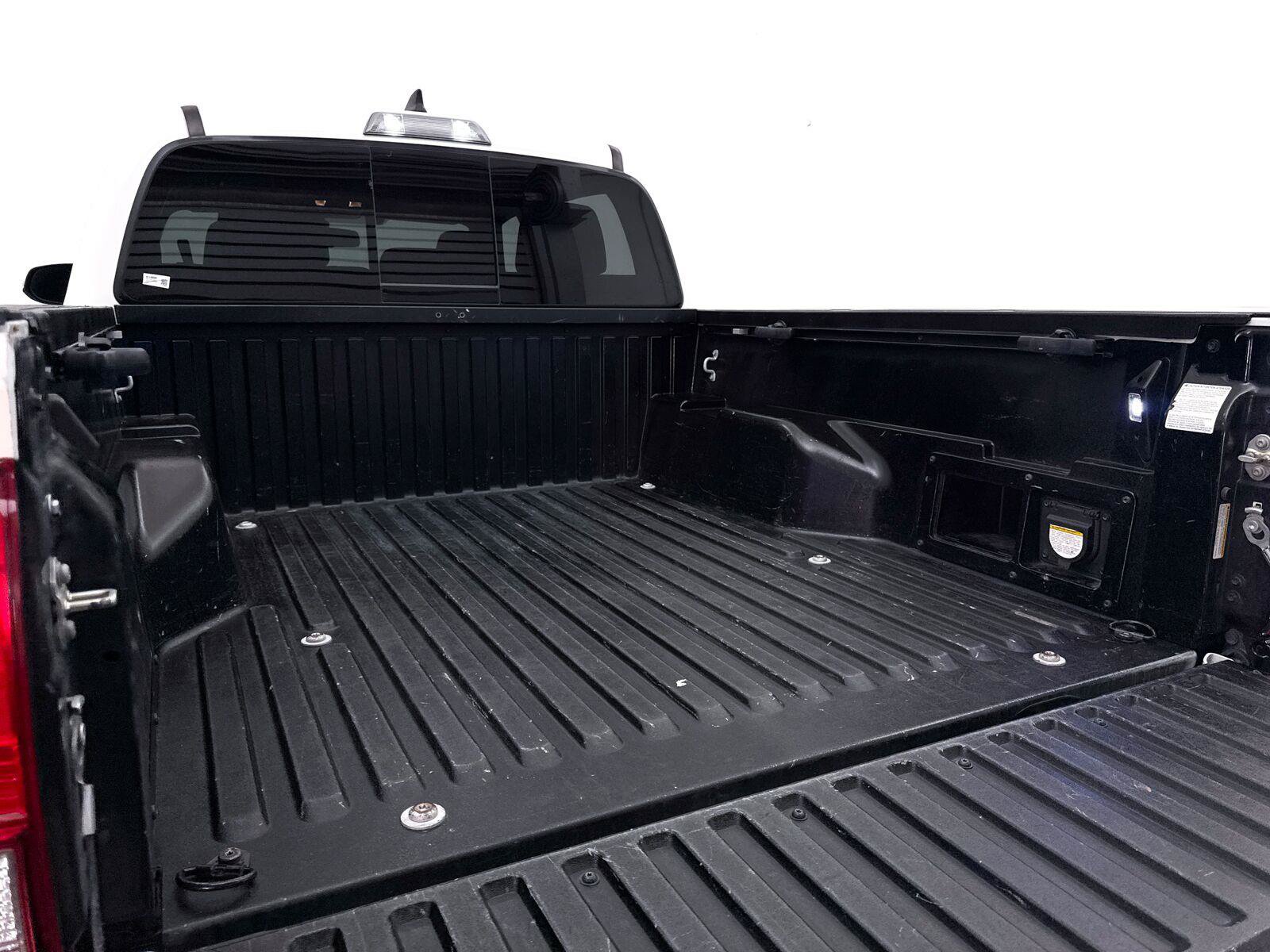 Used 2017 Toyota Tacoma TRD Sport w/ Tow Package (A/T) AWD/4WD image 9