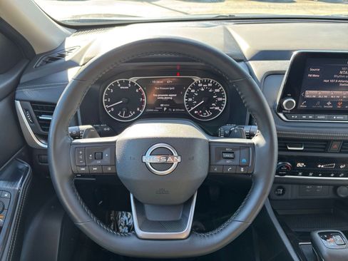 Used 2025 Nissan Rogue SV image 36