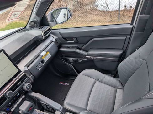 New 2026 Toyota 4Runner TRD Off-Road Premium AWD/4WD image 18