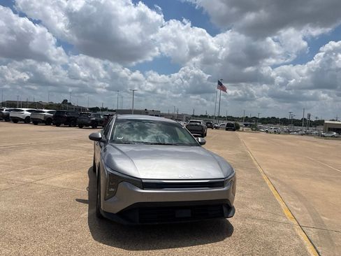 Used 2025 Kia K4 FWD image 3