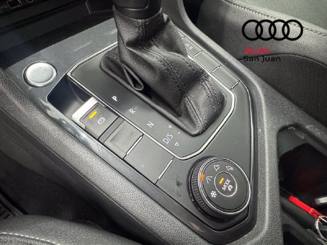 Used 2020 Volkswagen Tiguan SE AWD/4WD image 31