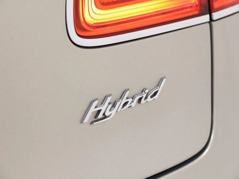 Used 2020 Bentley Bentayga Plug-In Hybrid image 78