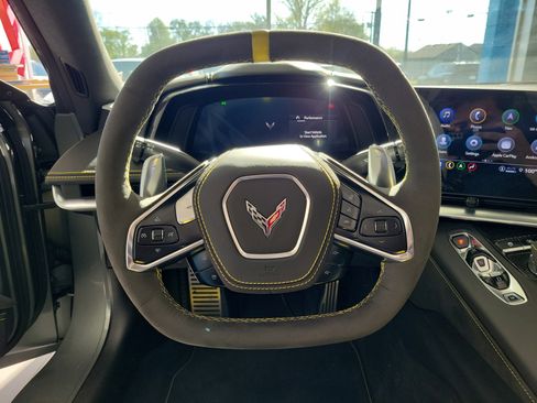 Used 2022 Chevrolet Corvette Stingray Premium Conv w/ Z51 Performance Package RWD image 18