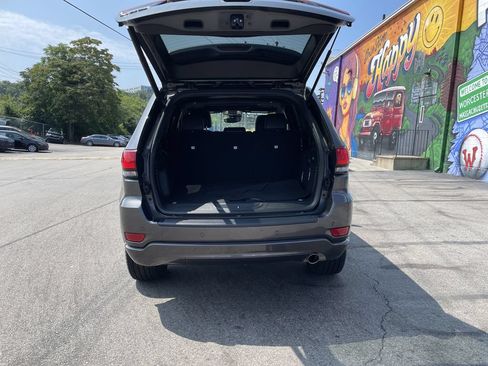 Used 2021 Jeep Grand Cherokee Laredo X AWD/4WD image 13