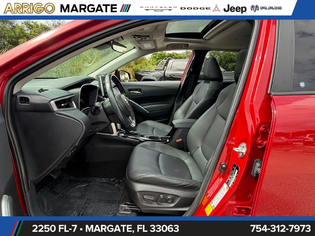 Used 2023 Toyota Corolla Cross XLE w/ Convenience Package FWD image 9