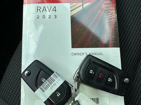Used 2023 Toyota RAV4 LE AWD/4WD image 29