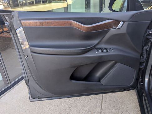 Used 2019 Tesla Model X P100D image 13