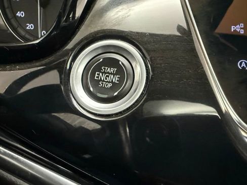 Used 2022 Cadillac XT6 Premium Luxury w/ Technology Package image 28