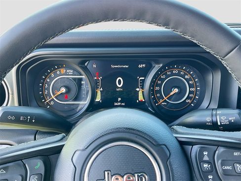 Certified 2025 Jeep Gladiator Mojave image 12