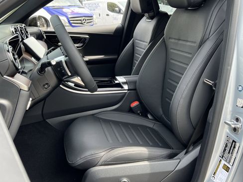 Certified 2025 Mercedes-Benz GLC 300 4MATIC image 11