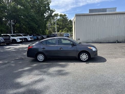 Used 2015 Nissan Versa S FWD image 4