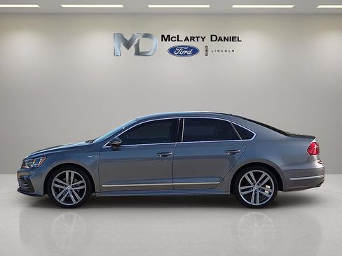 Used 2017 Volkswagen Passat 1.8T R-Line FWD image 3