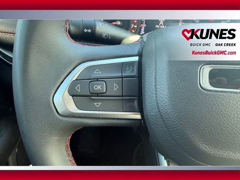 Used 2025 Jeep Compass Trailhawk AWD/4WD image 9