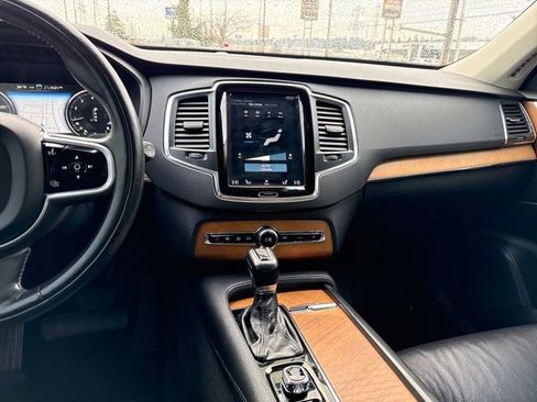 Used 2021 Volvo XC90 T6 Momentum w/ Climate Package image 22