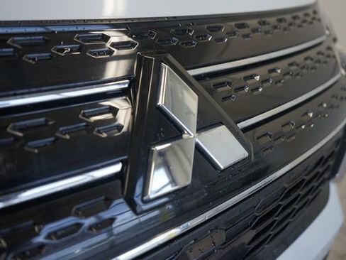 Used 2022 Mitsubishi Outlander ES AWD/4WD image 17