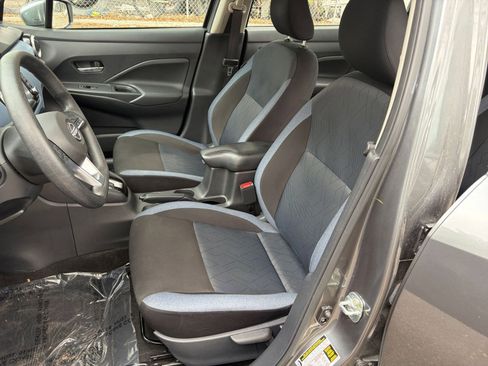 Used 2025 Nissan Versa SV FWD image 23