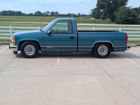 Used 1998 Chevrolet Silverado 1500 2WD Regular Cab w/ Preferred Equipment Group 2 image 3