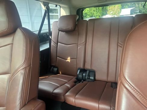 Used 2015 Cadillac Escalade ESV Luxury AWD/4WD image 13