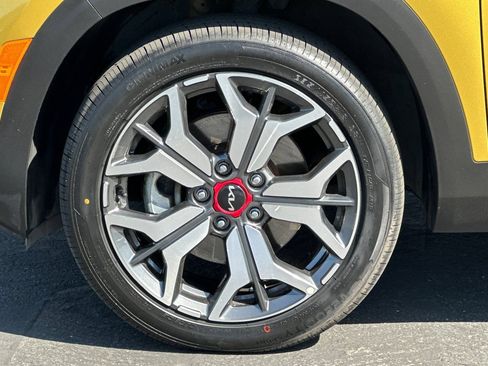 Certified 2022 Kia Seltos SX w/ Sunroof Package AWD/4WD image 30