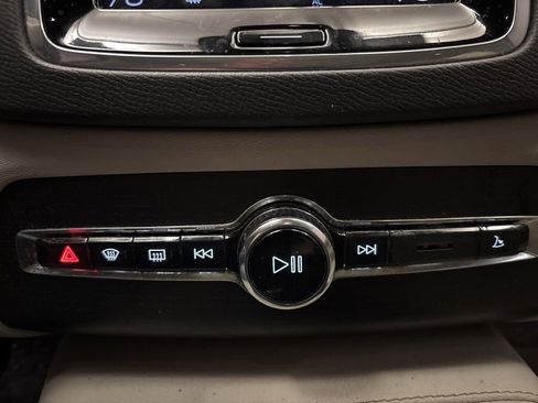 Used 2020 Volvo XC90 T6 Momentum image 17