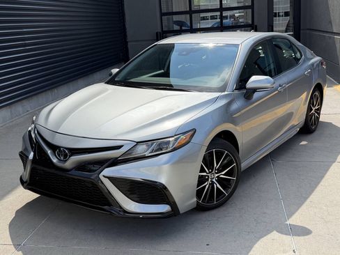 Used 2024 Toyota Camry SE FWD image 2
