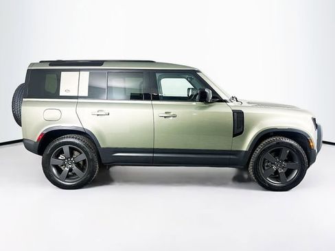 Used 2024 Land Rover Defender 110 S image 4