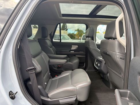 Used 2025 Ford Expedition Active AWD/4WD image 20
