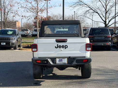 Certified 2022 Jeep Gladiator Sport image 8