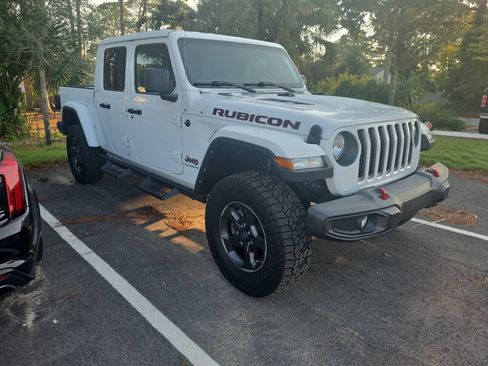 Used 2023 Jeep Gladiator Rubicon w/ Cold Weather Group AWD/4WD image 3