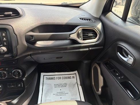 Used 2017 Jeep Renegade Latitude w/ Popular Equipment Group AWD/4WD image 21